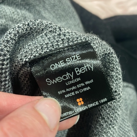 Sweaty Betty Geometric Black Gray Yeti Knit Poncho One Size - Picture 4 of 9